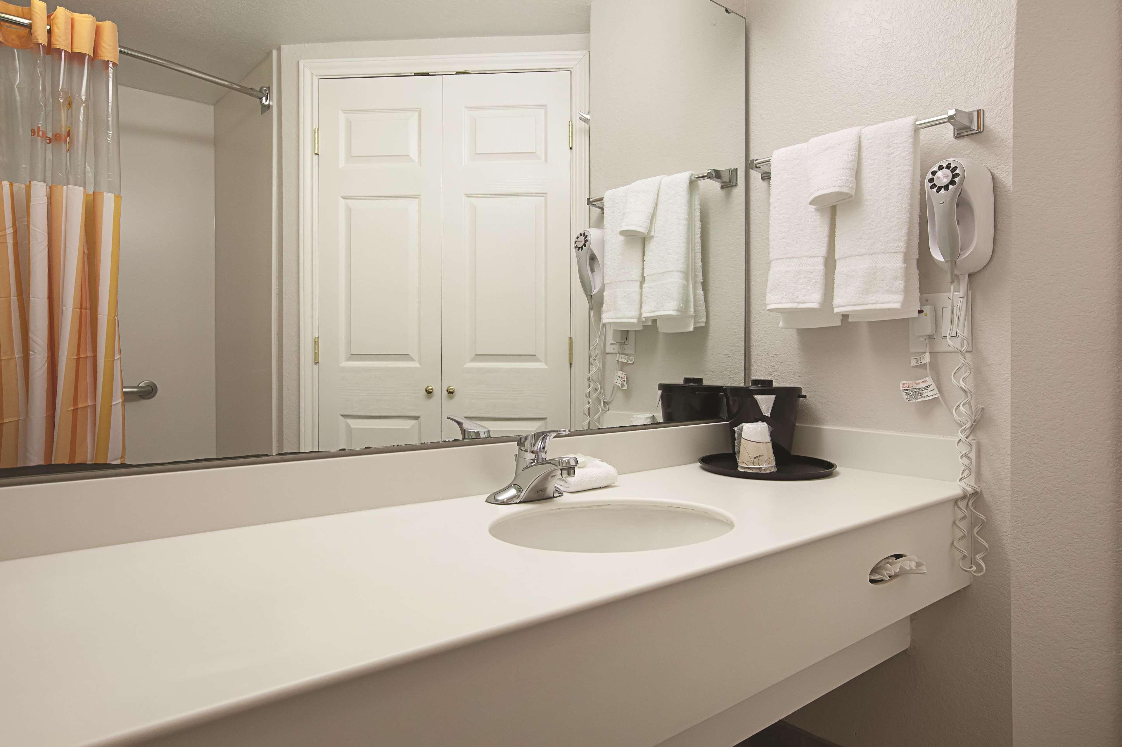 מלון מוריסוויל La Quinta By Wyndham Raleigh Durham Intl Ap מראה חיצוני תמונה